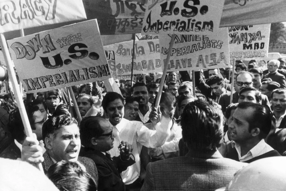 1-I-and-PC-protest-in-New-Delhi-1970s-3062429-1800×1200 1-i-and-pc-protest-in-new-delhi-1970s-3062429-1800x1200